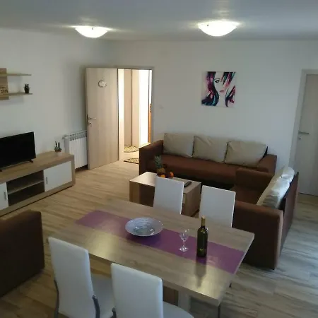 Apartmani Sara I Marta Otočac Exterior foto