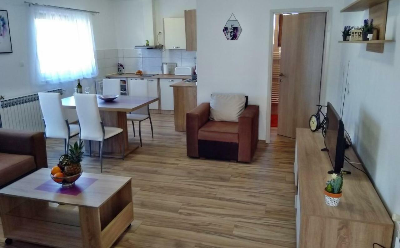 Apartment Sara I Marta Otocac
